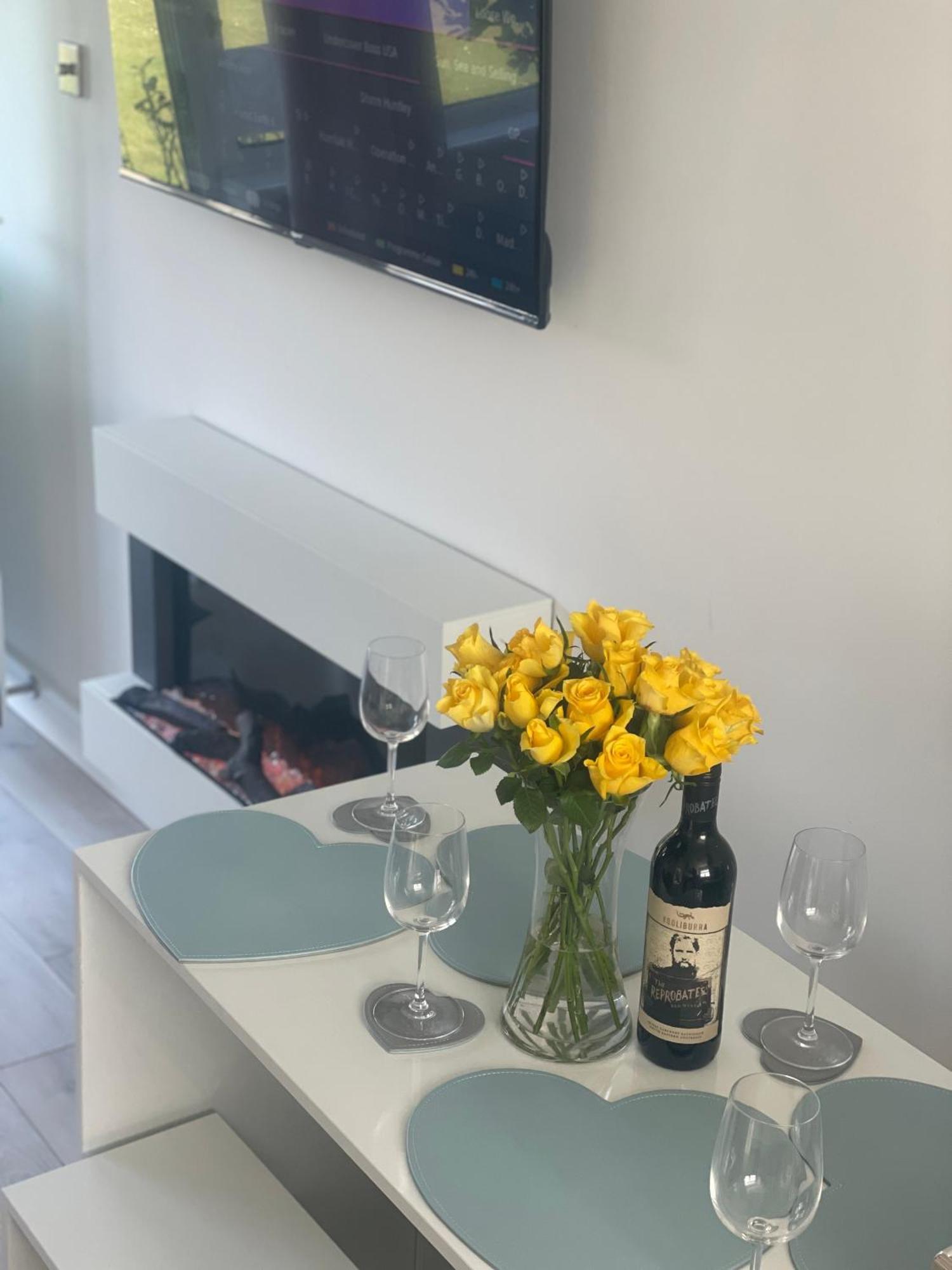 Look No Further Gorgeous Newly Renovated Contemporary Chalet Sandown Bay Holiday Centre Екстериор снимка