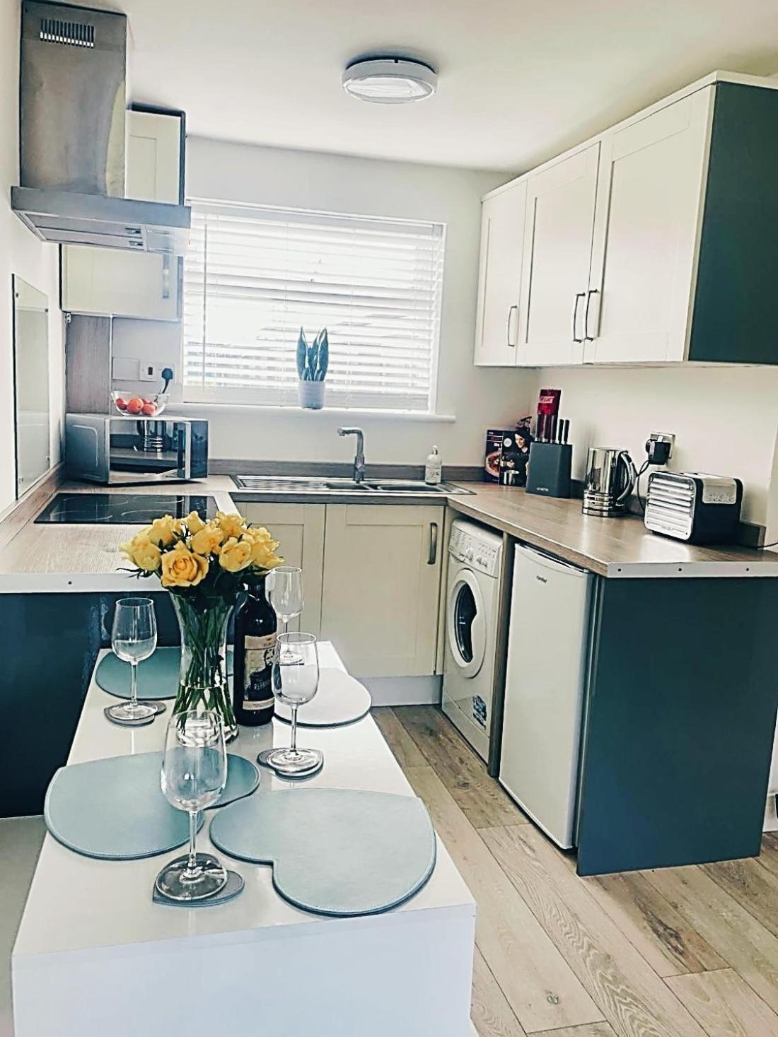 Look No Further Gorgeous Newly Renovated Contemporary Chalet Sandown Bay Holiday Centre Екстериор снимка